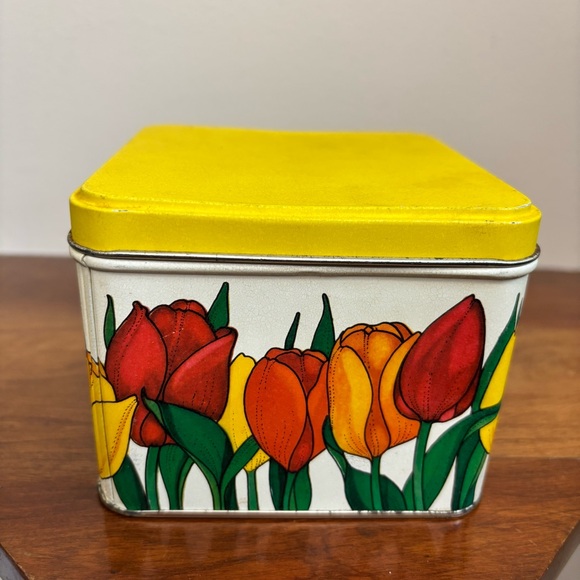 Colourful Vintage tin with blocks - Picture 13 of 14